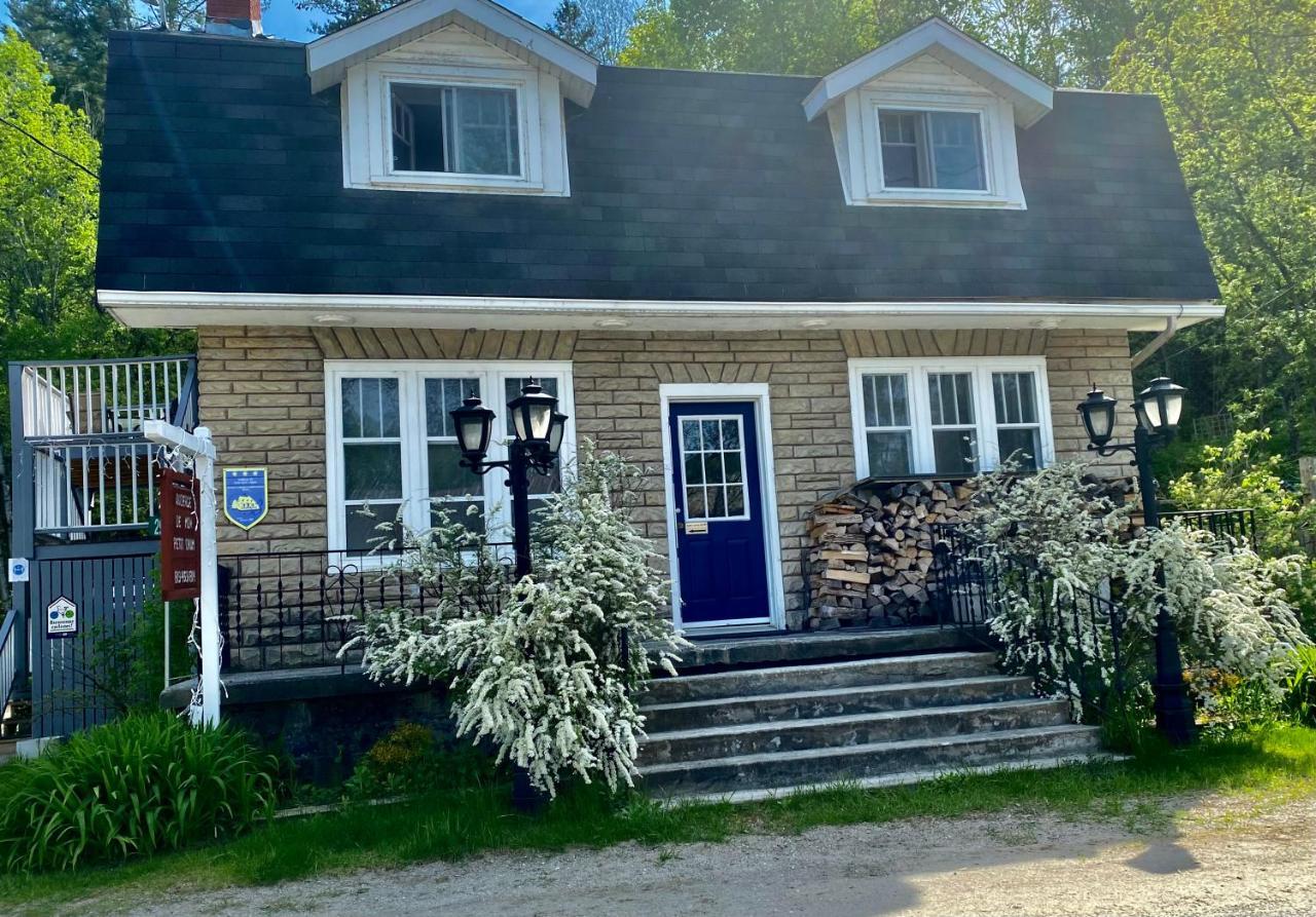 Auberge De Mon Petit Chum B&B Wakefield Luaran gambar